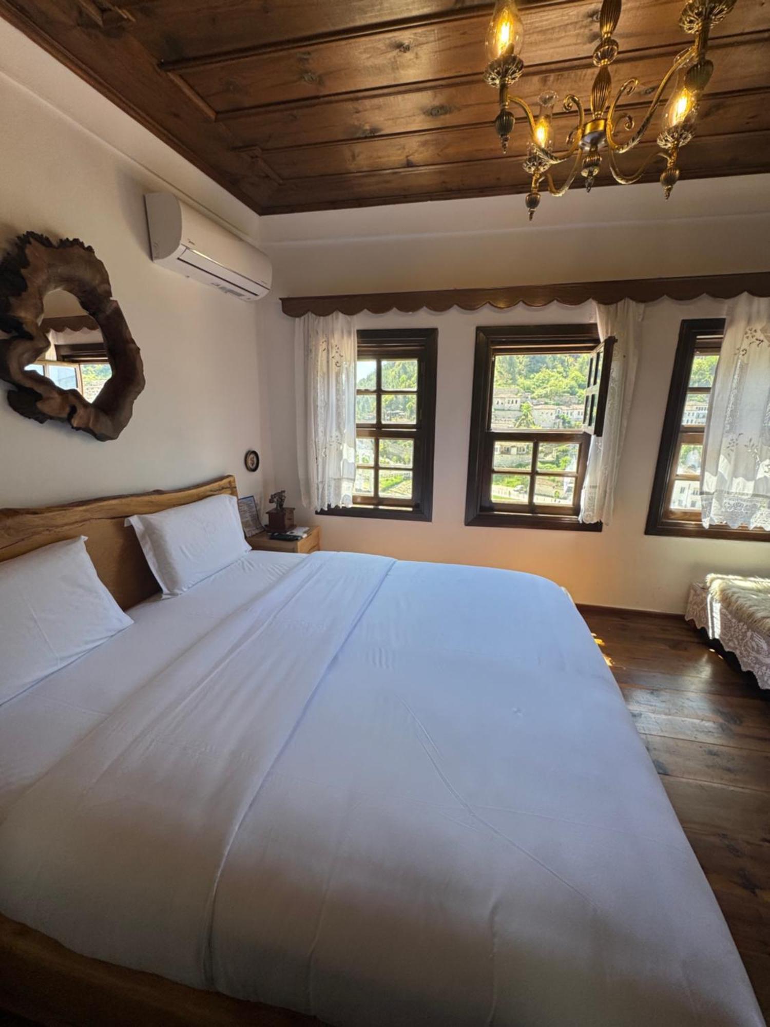 Hotel Ansel Berat Esterno foto