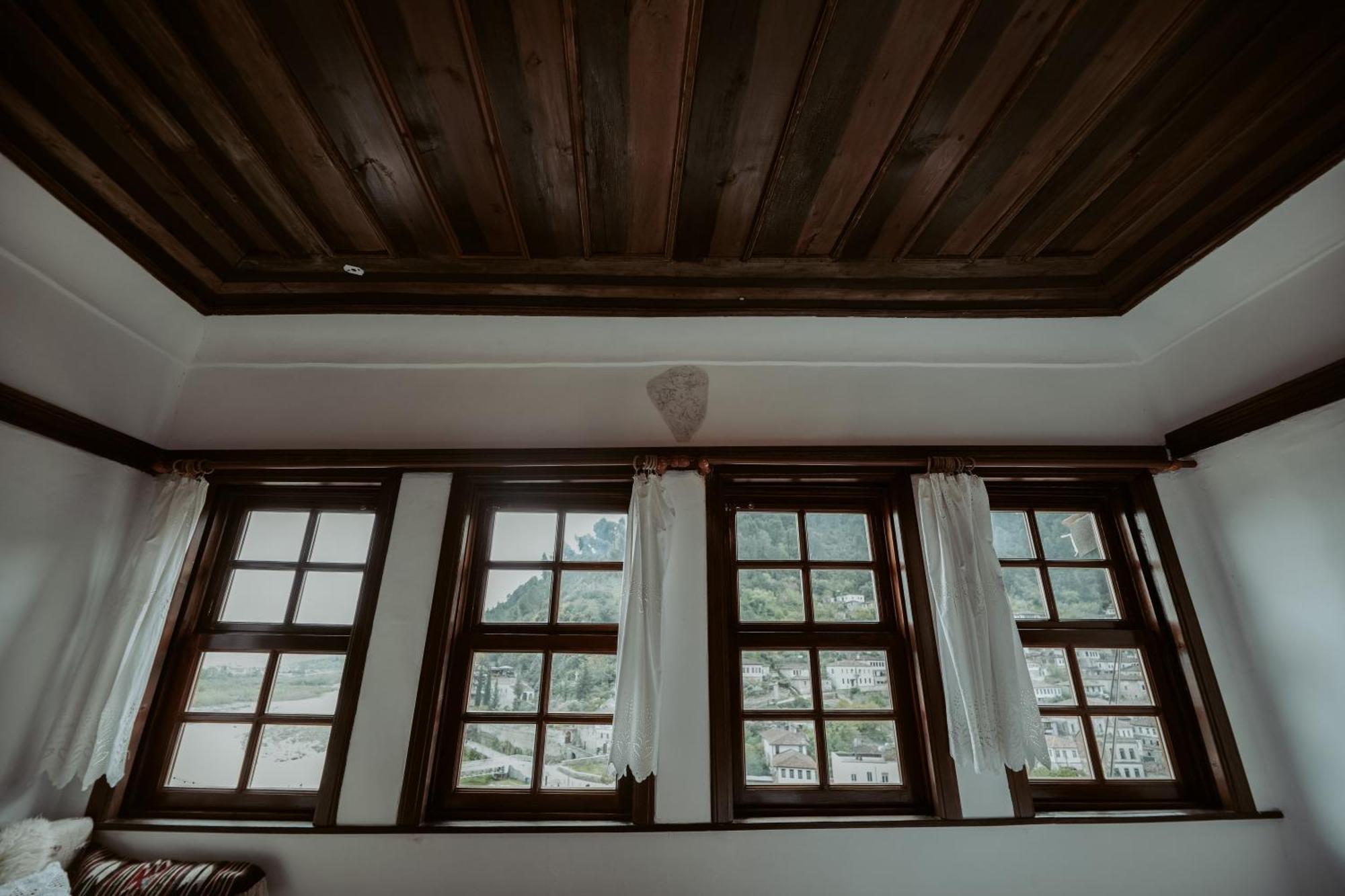Hotel Ansel Berat Esterno foto
