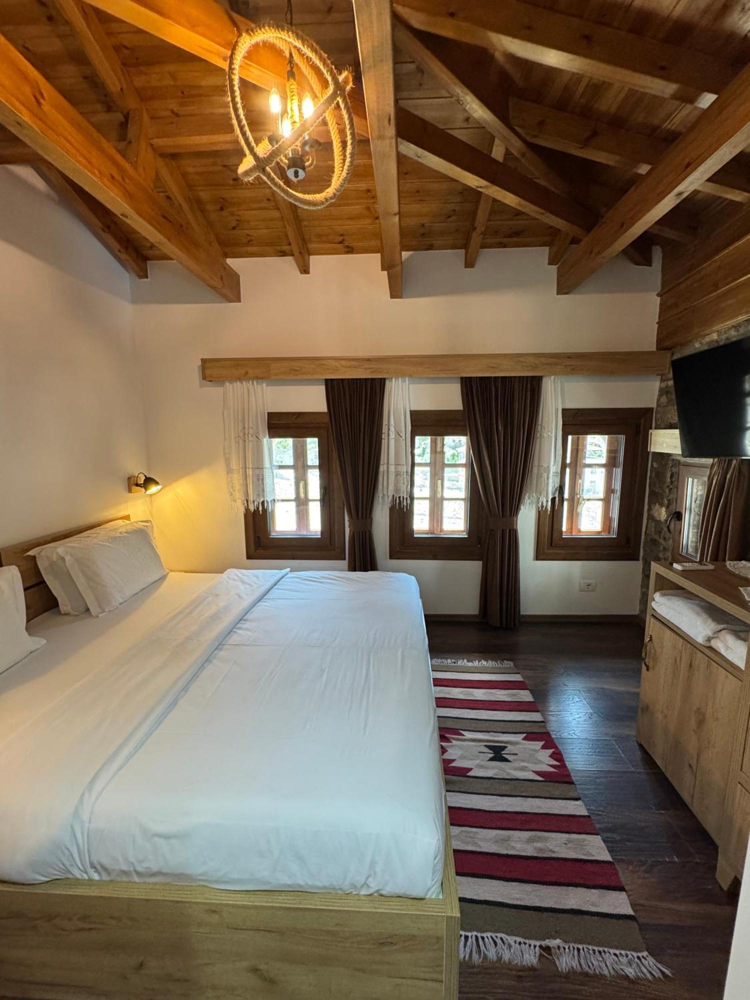 Hotel Ansel Berat Esterno foto